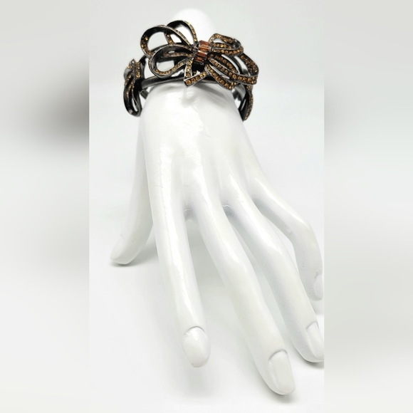 Oscar de la Renta Citrine Swarovski Crystal Bow Statement Hinge Bangle Bracelet - Picture 6 of 11